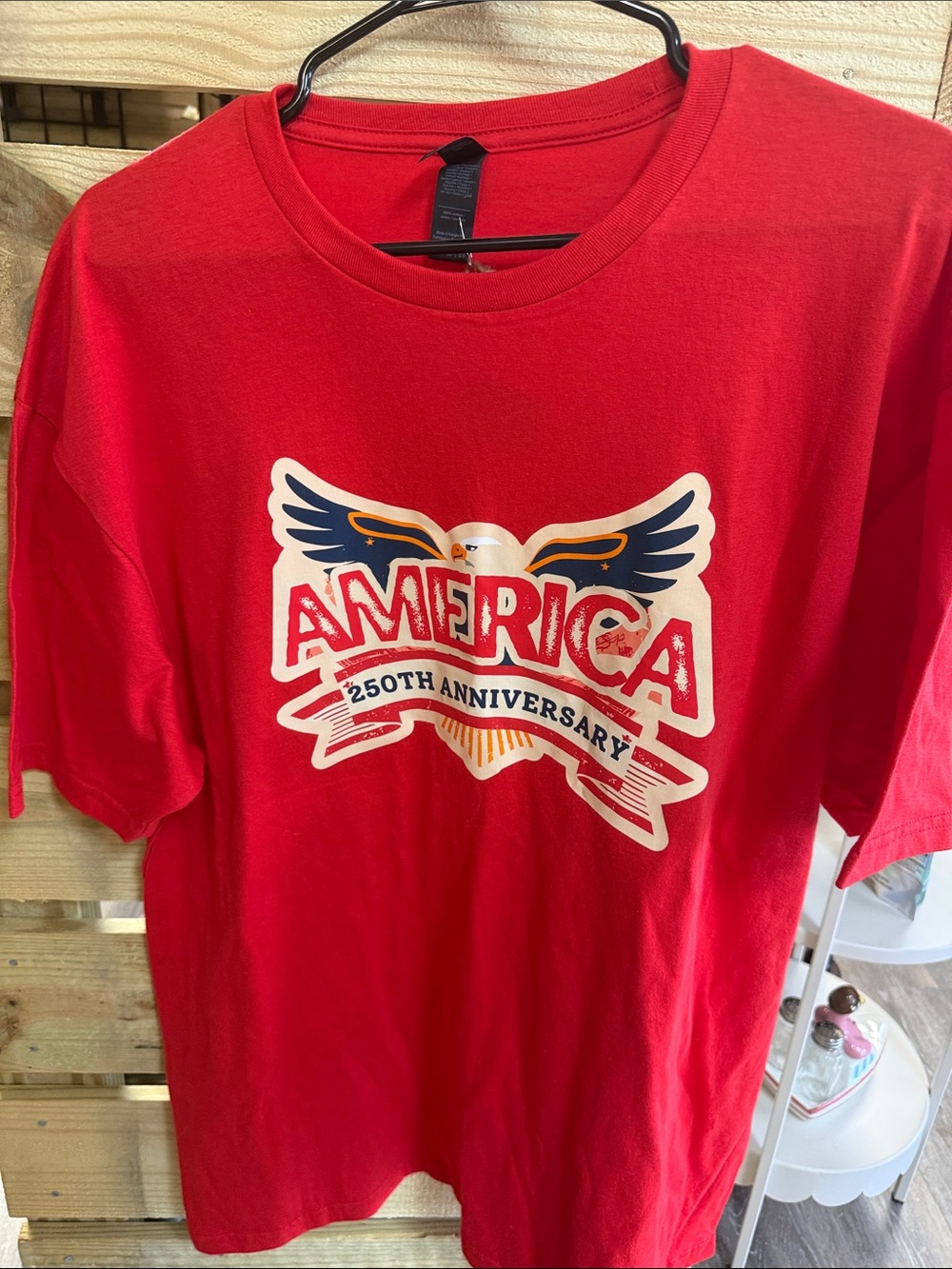 Gildan Red Graphic Tee with Patriotic Eagle Design